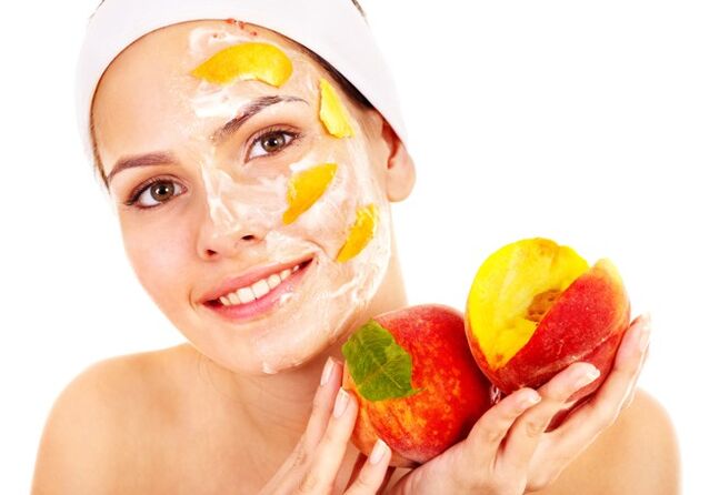 Fruit mask is a great way to whiten, nourish and rejuvenate the skin of the face. 
