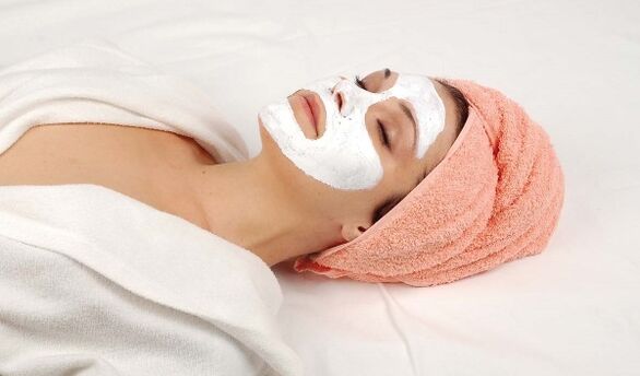 Mask with the effect of whitening and rejuvenation for aging facial skin