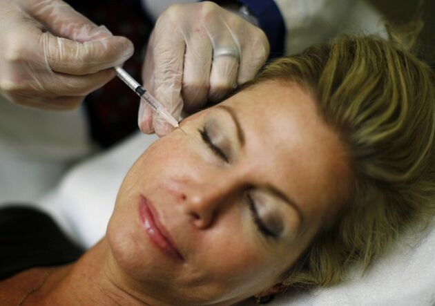 The introduction of fillers into the skin of the face - an injection method of tightening
